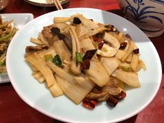 莲菜炒香肉-窄巷子陕菜馆·地道陕西菜(粉巷店)