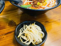 -丽虹云南过桥米线(兴工街店)