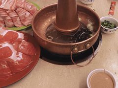 大铜锅-洞庭洲·防空洞火锅·铜锅涮肉·烧烤(新百广场店)