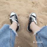 从西站口向东再向南走一段路就到了
