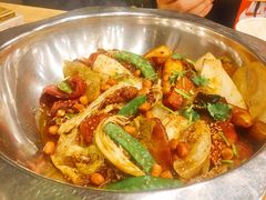 -愉肴麻辣香锅(中山路店)