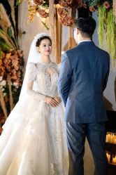 -衣贝姿婚纱礼服馆
