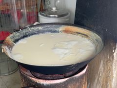 大锅正在煮豆浆-云南大锅豆浆店
