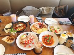 -ROAST coffee & eatery