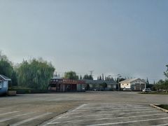 -平望服务区·停车场