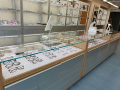 -无奔眼镜·蔡司·依视路授权店(朝阳大悦城店)