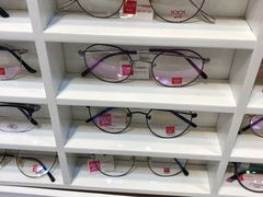 -MiRi眼镜连锁·蔡司·尼康控优点合作店(莘庄店)