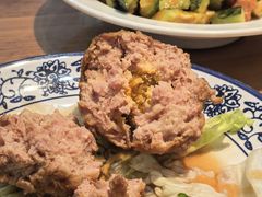 鸭蛋黄狮子头-春水锅贴·传统鲁菜(大明湖店)