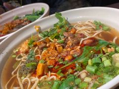 张飞牛肉面-爆炸头阿姨小四川正宗川味小吃(无任何分店)
