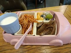 -汽车博物馆主题餐厅