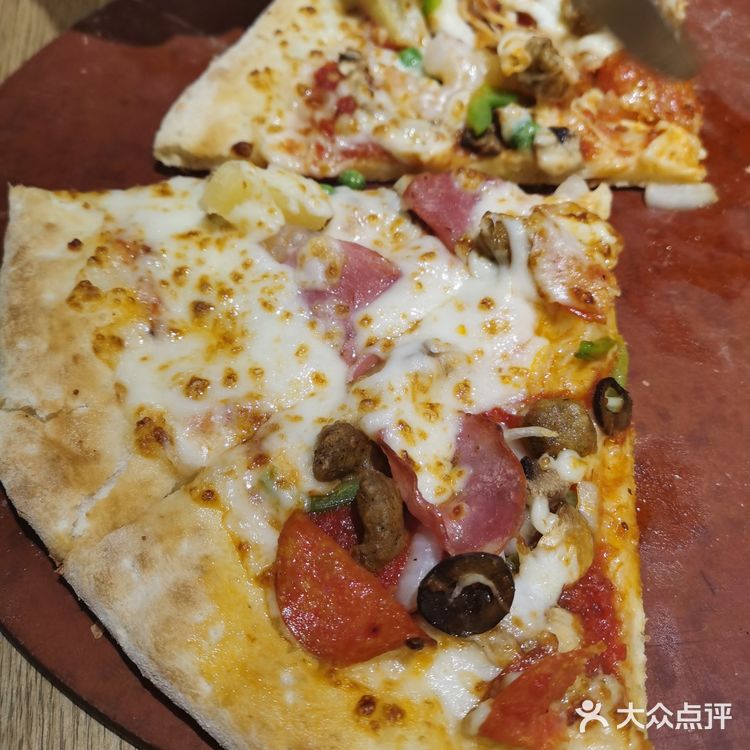 披萨点的双拼，两个口味都能吃到