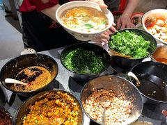 -爆炸头阿姨小四川正宗川味小吃(无任何分店)