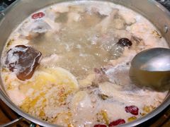 -一席地·本地鸡窝·杭帮鸡火锅(萧山银隆百货店)