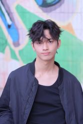 -一家只做男发烫染的店