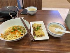 -王拐拐热干面·武汉三鲜豆皮(徐家汇店)