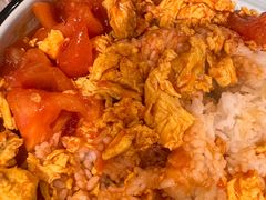 西红柿鸡蛋饭配羊肉串-西部马华清真兰州牛肉面·烧烤夜市(三里河店)