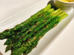 烤新鲜芦笋配荷兰酱-茹丝葵经典牛排馆(上海外滩店)