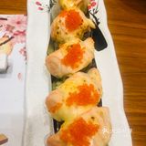 新开的寿司店，店铺环境很有氛围，位置很多，有卡座