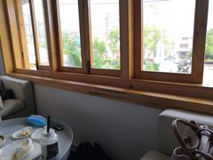 靠窗位-Hello·生日蛋糕·下午茶·甜品台茶歇(瑞安东山店)