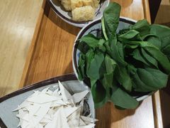 黄金卷-毛辣果·贵州红酸汤牛肉火锅(西单店)