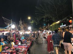 -周日夜市