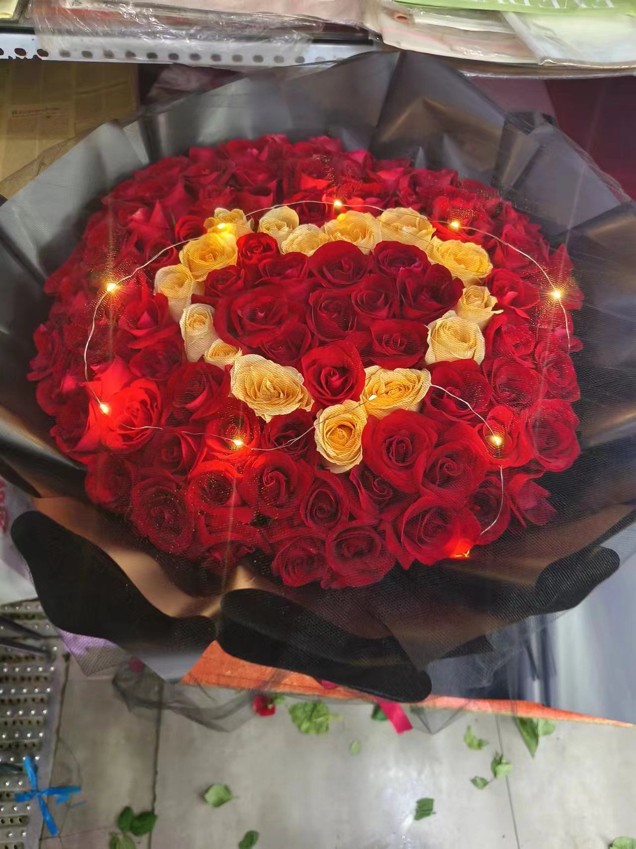 99朵造型红玫瑰