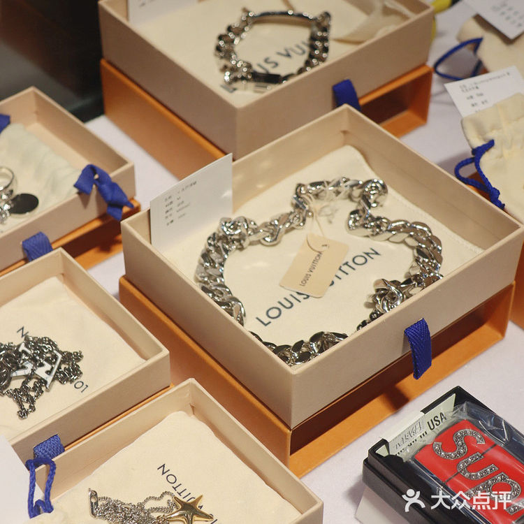 一整面bearbrick！深圳超好逛的积木熊🐻买手店