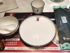 餐具摆设-闫府私房菜·百年鲁菜(恒隆店)