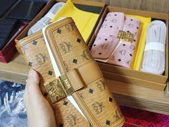 -广州周大福金融中心