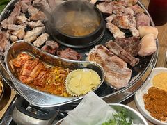 -江南猪肉商会无限续吃(弘大店)