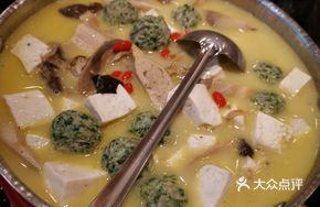Freshwater Clam and Shepherd's Purse Hot Pot
