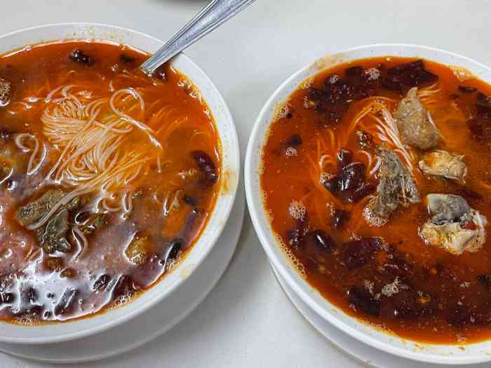 吊脚楼米线-"从高中就开始一直吃的店,钟爱酸萝卜鸭 每.