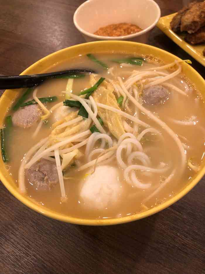 谭仔云南米线-"今天自己一个来到九龙城广场,这个商场以前.