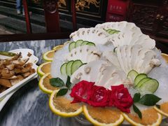 松茸刺生-蔼若春.传承三十年云南菜(金碧公园店)