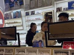 -美式眼镜·授权蔡司.依视路.尼康.豪雅.明月(南翔印象城店)
