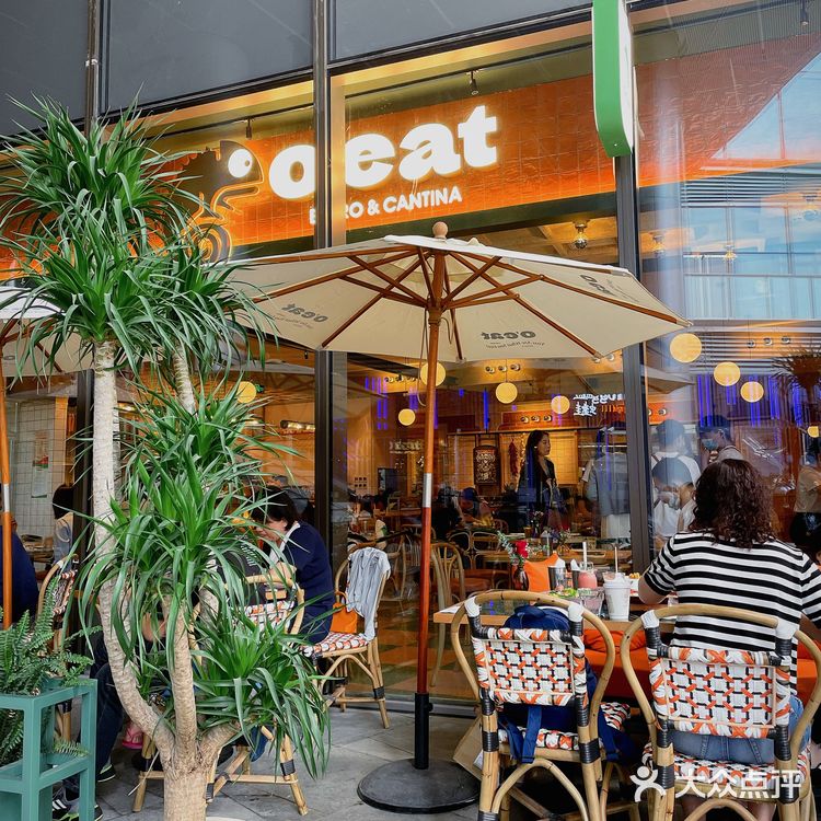 外摆用餐氛围感十足，超级适合约会的西餐厅