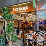 外摆用餐氛围感十足，超级适合约会的西餐厅