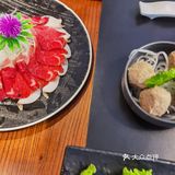 来到协信星光里的小公牛牛肉火锅店,首先被盆栽多肉而吸