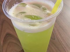 -东海岸人工湖美食村