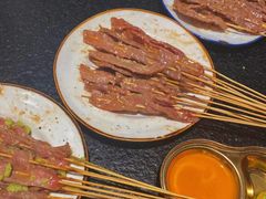 -何妹湿辣牛肉·粤式烧烤砂煲(桂雅路店)