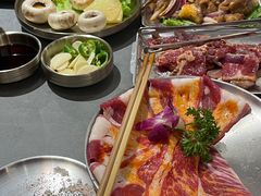 -围炉肉舍•炭烤活鳗•丹东海鲜烤肉(步行街店)