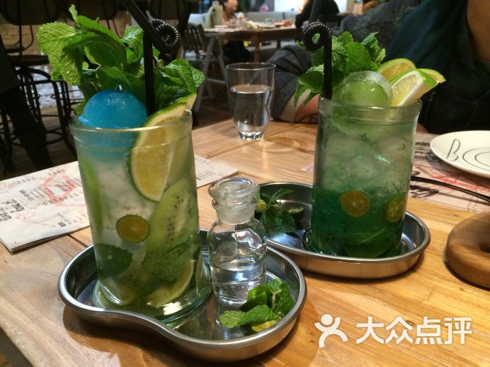 奇异果蓝柑莫吉托