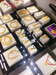 -周大福 CHOW TAI FOOK(新世界百货崇文店)