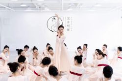 -深舞形体民族舞蹈工作室