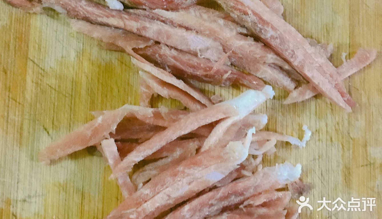 多吃菌类好处多，好吃的金针菇炒肉丝