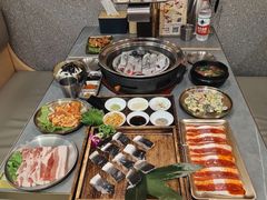 -围炉肉舍•炭烤活鳗•丹东海鲜烤肉(步行街店)