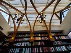 -钟书阁(松江泰晤士小镇店)