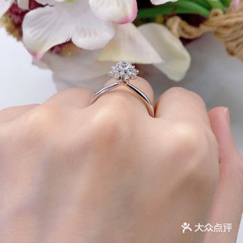 一枚遇到爱情就会绽放的钻戒～