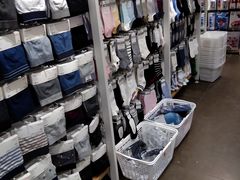 -名创优品(北京新中关购物中心地铁层店)