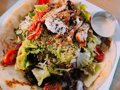 照烧鸡肉配牛油果拉法沙拉-HELLO 27 意面·沙拉·帕尼尼